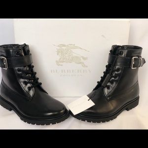 Burberry kids  Woodcliff boots size 10.5